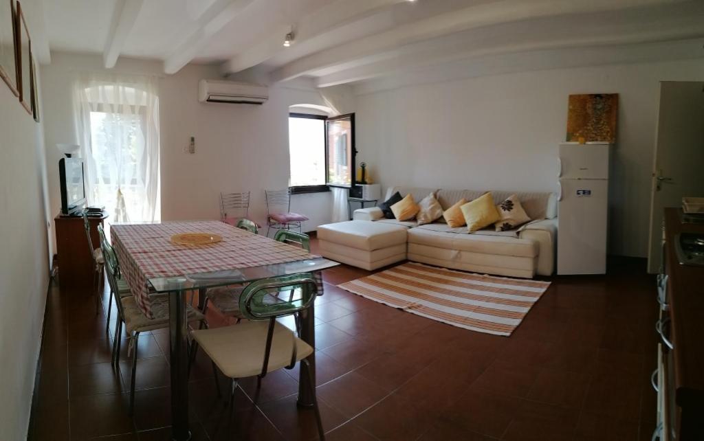 Apartman In With Balcony, Air Conditioning, Wifi, Washing Machine 4982-10 *